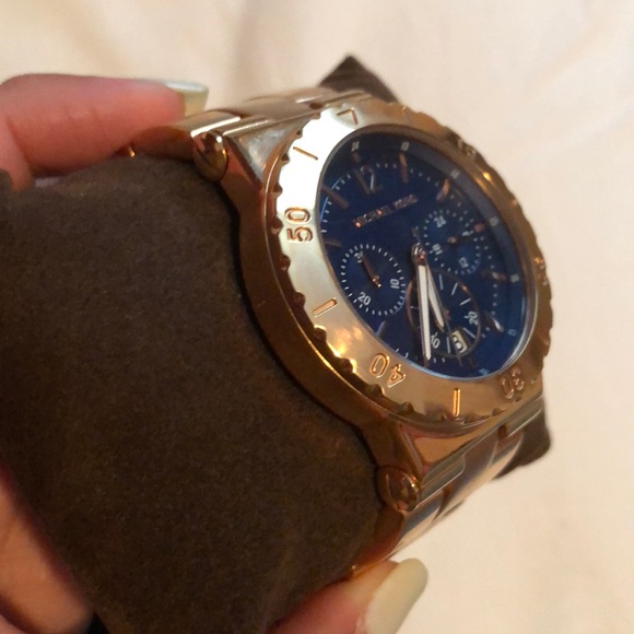 Michael Kors Rose Gold Watch w/ Navy Face - Picture 2 of 4